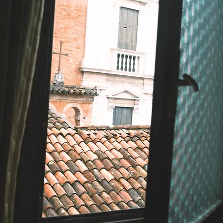 H O T E L S A N G A L L O L Hotel Venecia