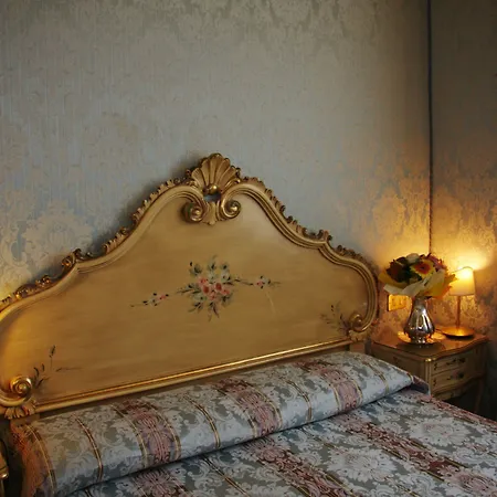 H O T E L S A N G A L L O L Hotel