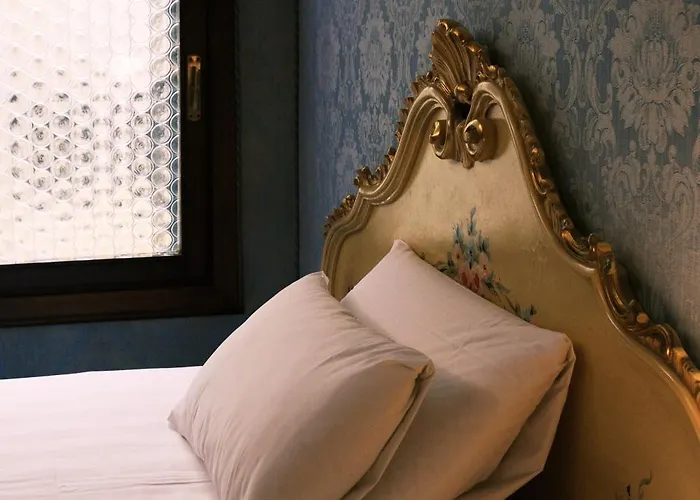 Ll H O T E L S A N G A L L O Ll 3* Venise