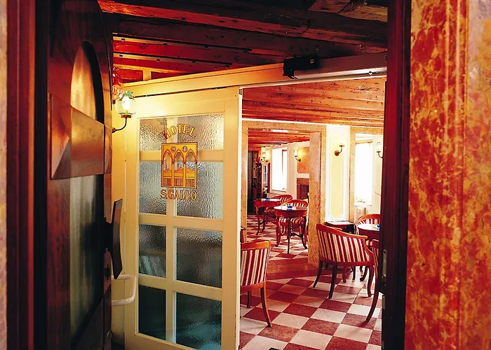 Ll H O T E L S A N G A L L O Ll Hotel Benátky