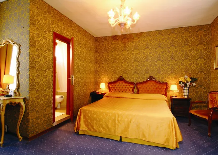 Ll H O T E L S A N G A L L O Ll Hotel Benátky