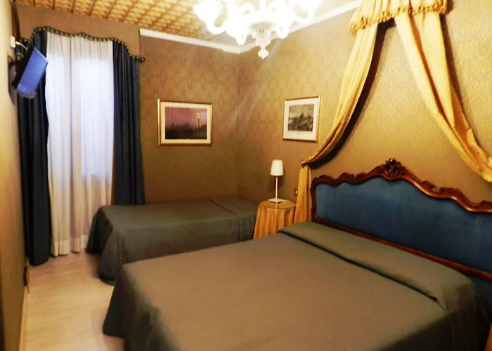 Ll H O T E L S A N G A L L O Ll 3* Benátky