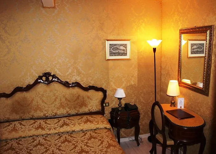 Ll H O T E L S A N G A L L O Ll Hotel Benátky