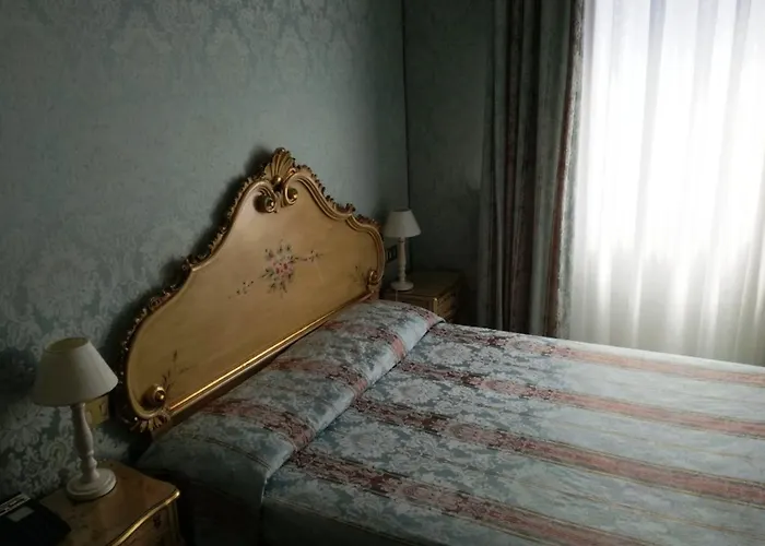 Hotel H O T E L S A N G A L L O L Wenecja