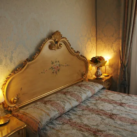 H O T E L S A N G A L L O L Hotel