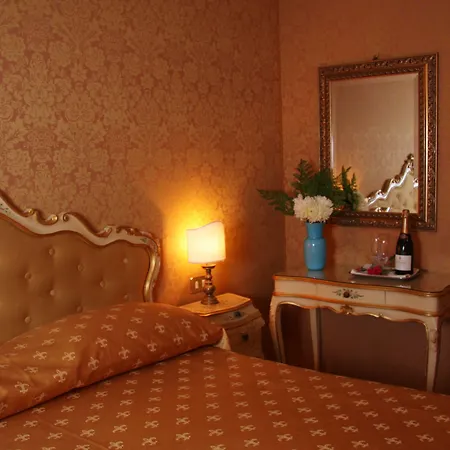 H O T E L S A N G A L L O L Venedig