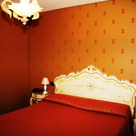Hotel Ll H O T E L S A N G A L L O Ll Benátky