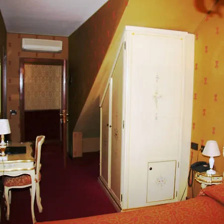 H O T E L S A N G A L L O L 3*