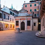 酒店 Ll H O T E L S A N G A L L O Ll 威尼斯