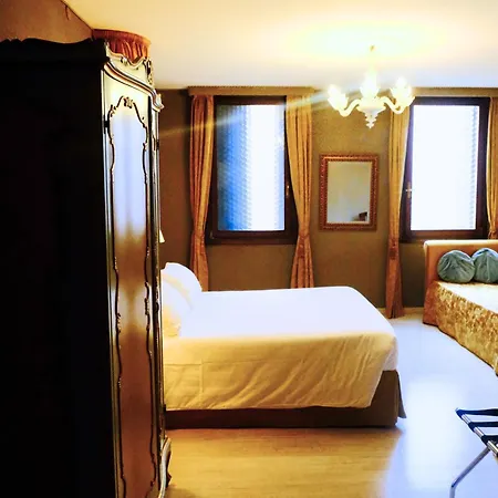 Hotel H O T E L S A N G A L L O L Veneza