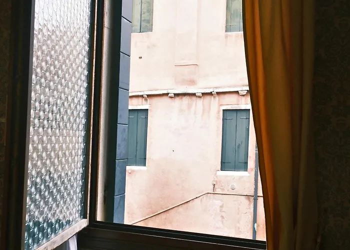 H O T E L S A N G A L L O L Hotel Venice